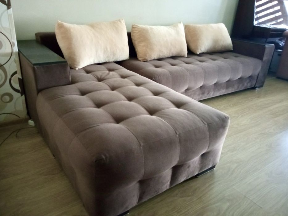 Продавам разтегателен ъглов диван
