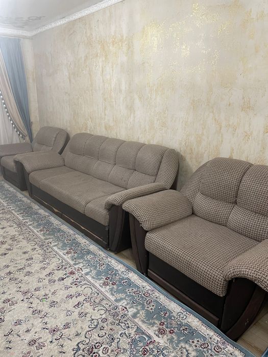 Диван с двумя креслами