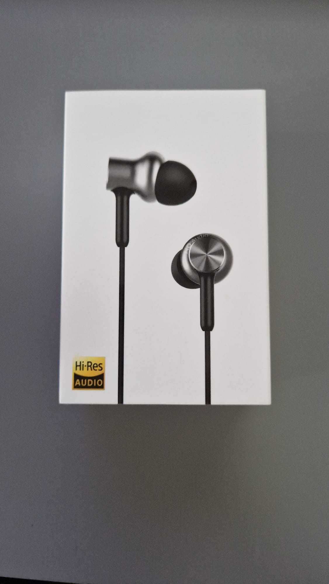 Casti cu fir (jack 3.5) in-ear Xiaomi Mi Pro HD, Silver nefolosite