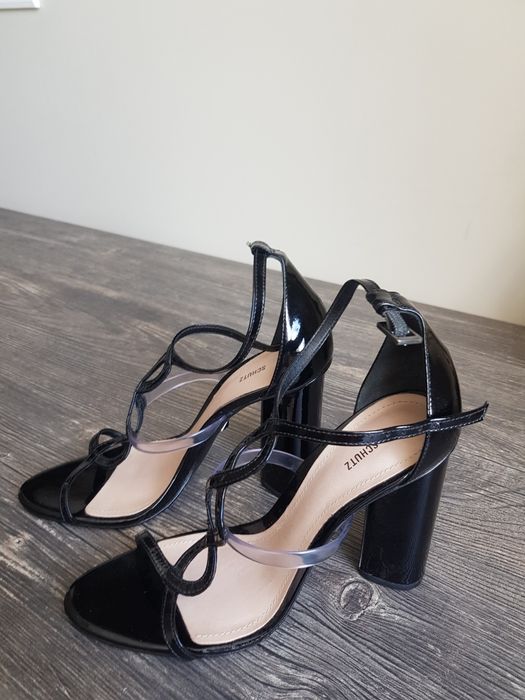 Продаю новые босоножки