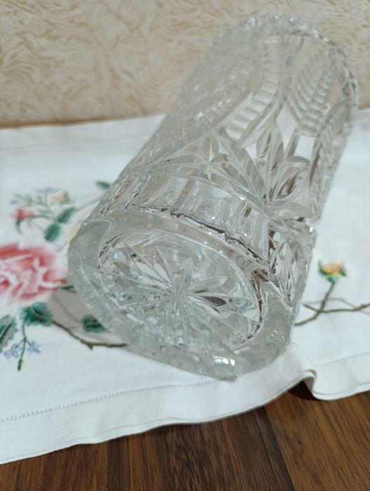 Ваза хрустальная под цветы