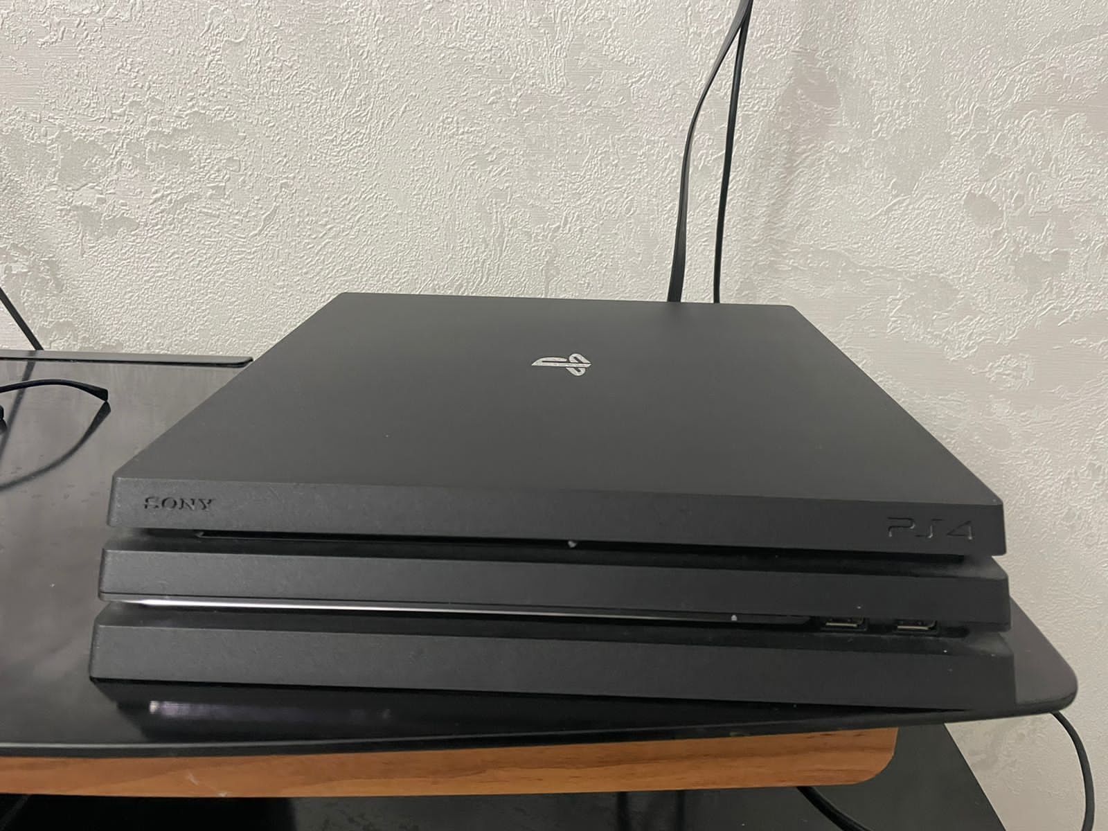 Продается PS4 PRO 1 TB