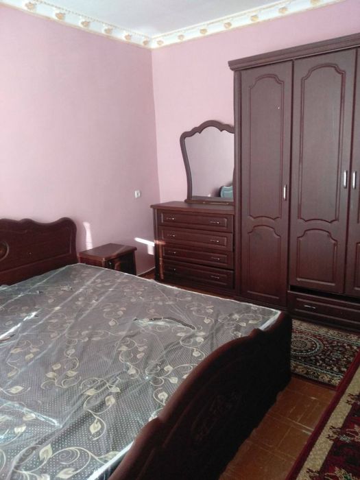 Srochno sdayotsya 2x komnatnaya kvartira peredelenna v 3x or: Marhabo