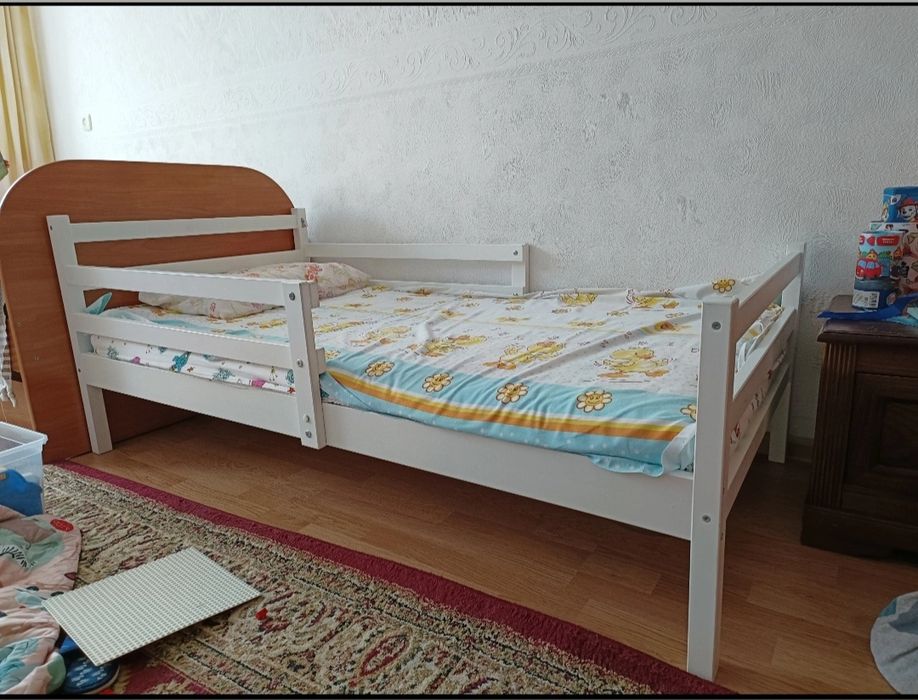 Продам кроватку из дерева