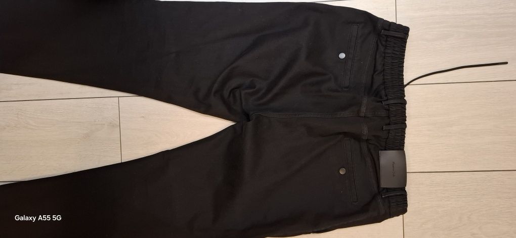 Vând pantaloni Massimo Dutti