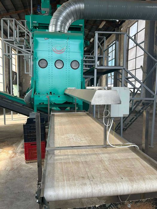 Услуга чупене на бадеми