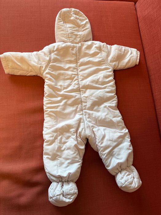 Бебешки космонавт Benetton baby, размер 6-9 месеца и бебешки ръкавици