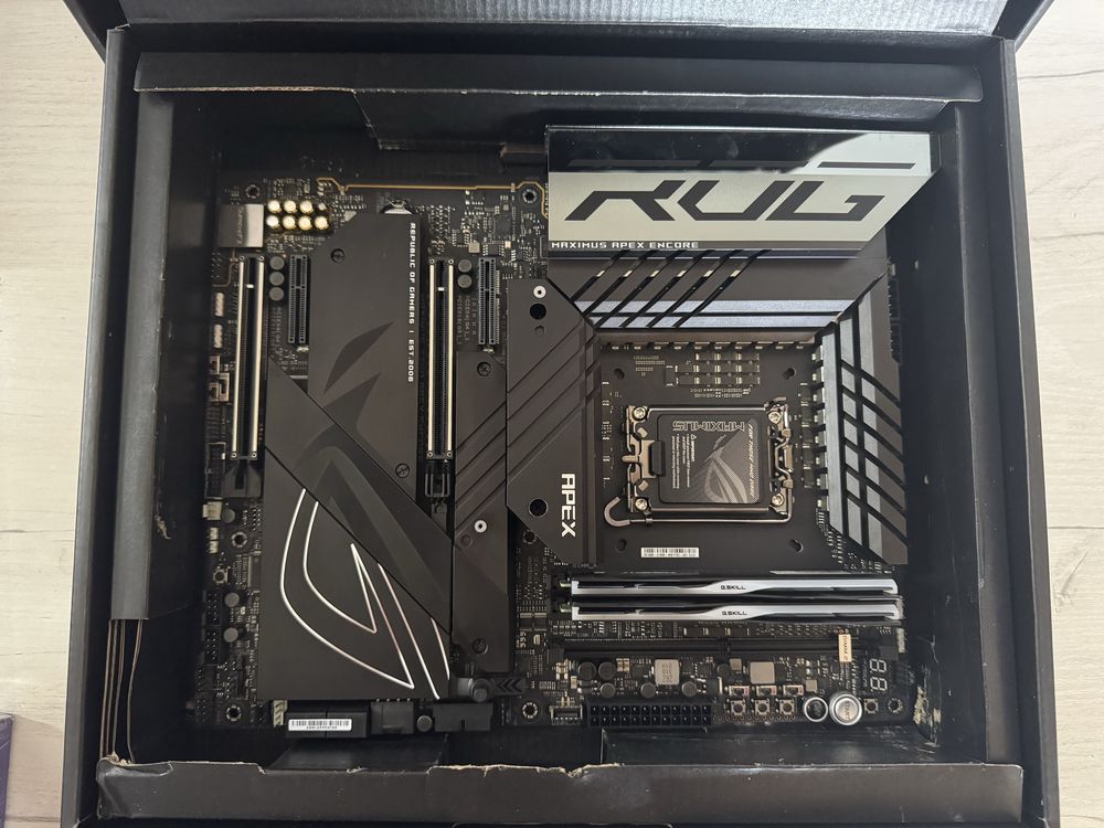Z790 Apex | 2x24GB 8000MHz | NZXT Kraken Z73