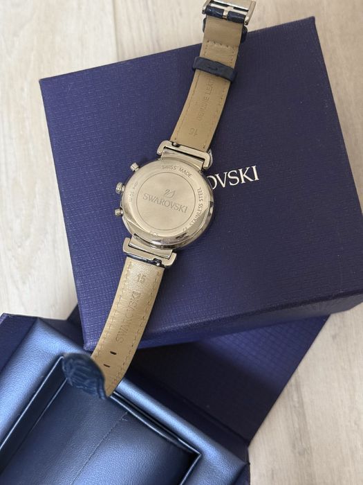 SWAROVSKI – дамски часовник със сертификат и кутия