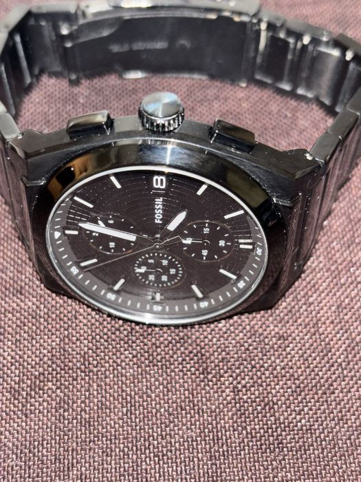 Часовник Fossil нов