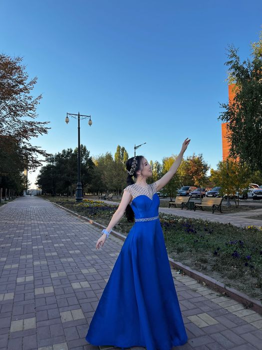 Вечерние платья в хорошем состоянии