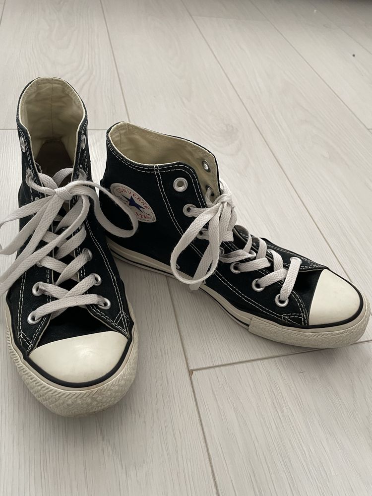Продавам дамски обувки Adidas, Converse