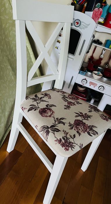 Masa extensibila din lemn masiv  cu 6 scaune