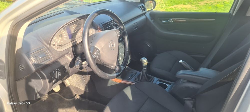 Vând Mercedes-Benz A200