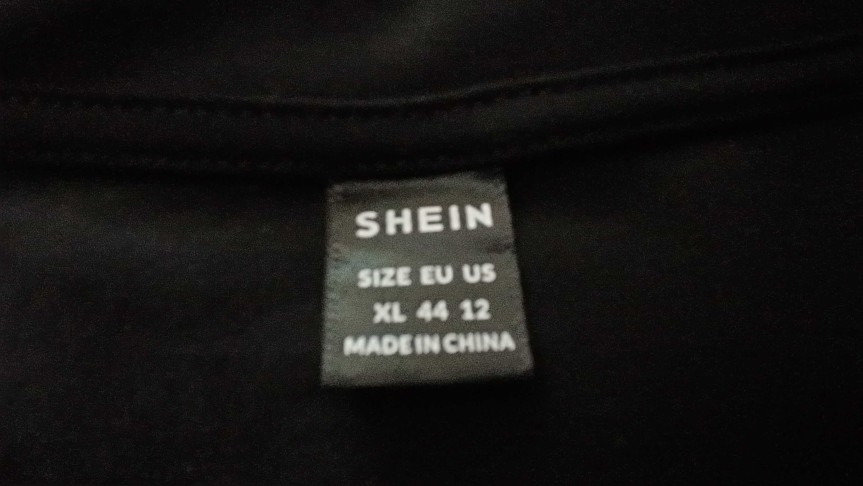 Дамска черна тениска със сърца XL