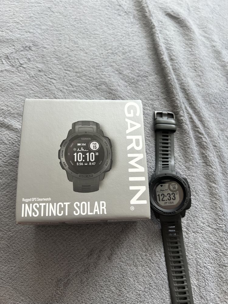 Vând garmin instinct solar