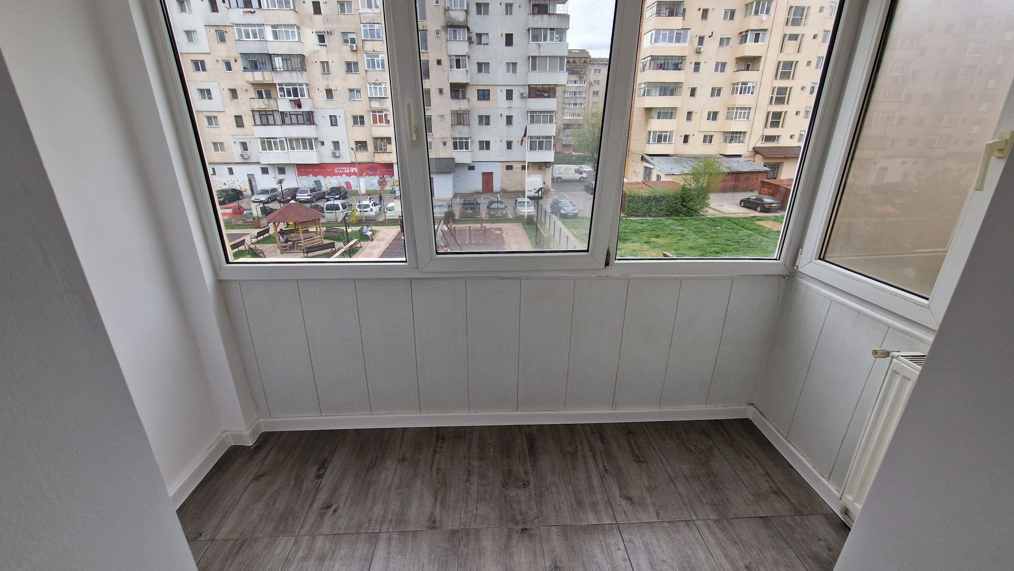 De vânzare apartament cu 3 camere 75 m² utili, et2