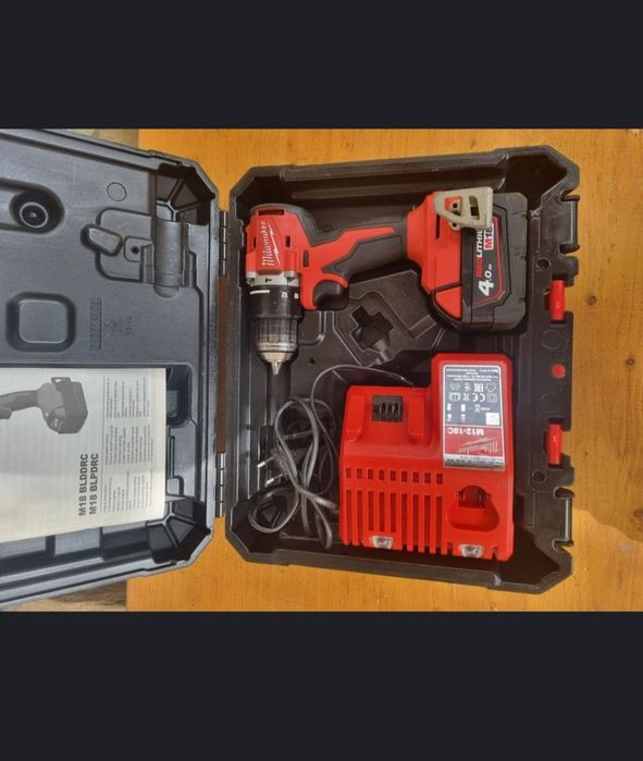 Filetanta milwaukee blpdrc la cutie cu baterie și incarcator