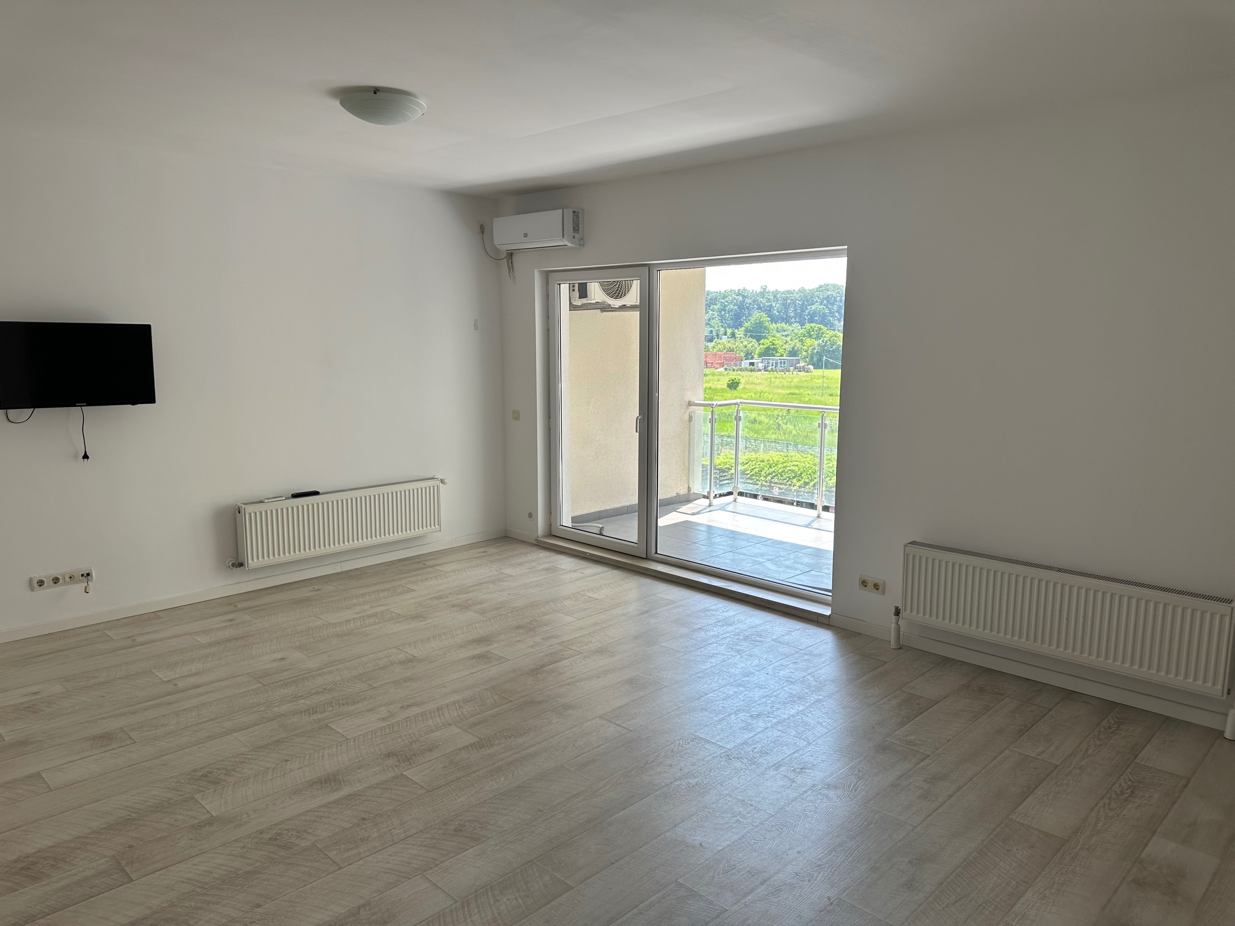 apartament spațios cu 4  Camere si 3 parcări / Direct proprietar/