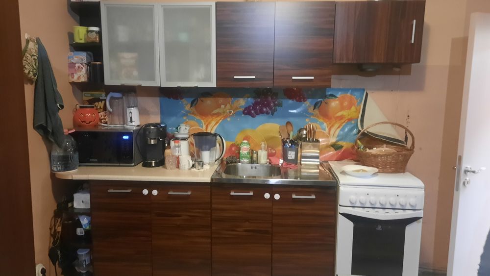 Кухня с мивка и батерия