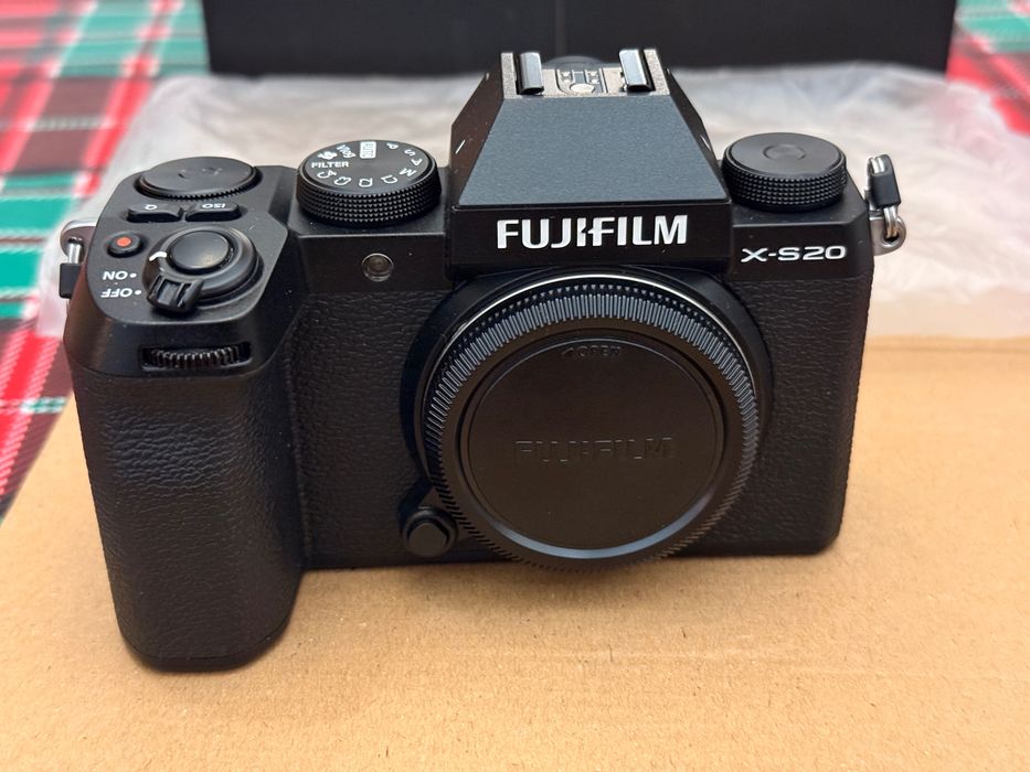 Fujifilm X-S20 cu obiectiv XC15-45mm F#3.5-5.6 OIZ PZ. 2,088 cadre