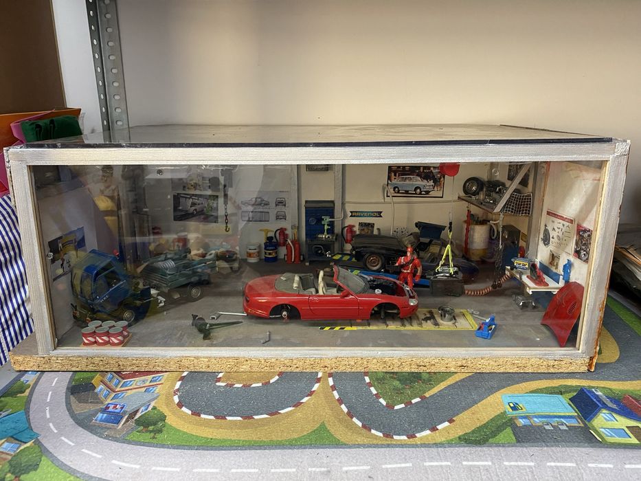 Diorama auto scara 1:18
