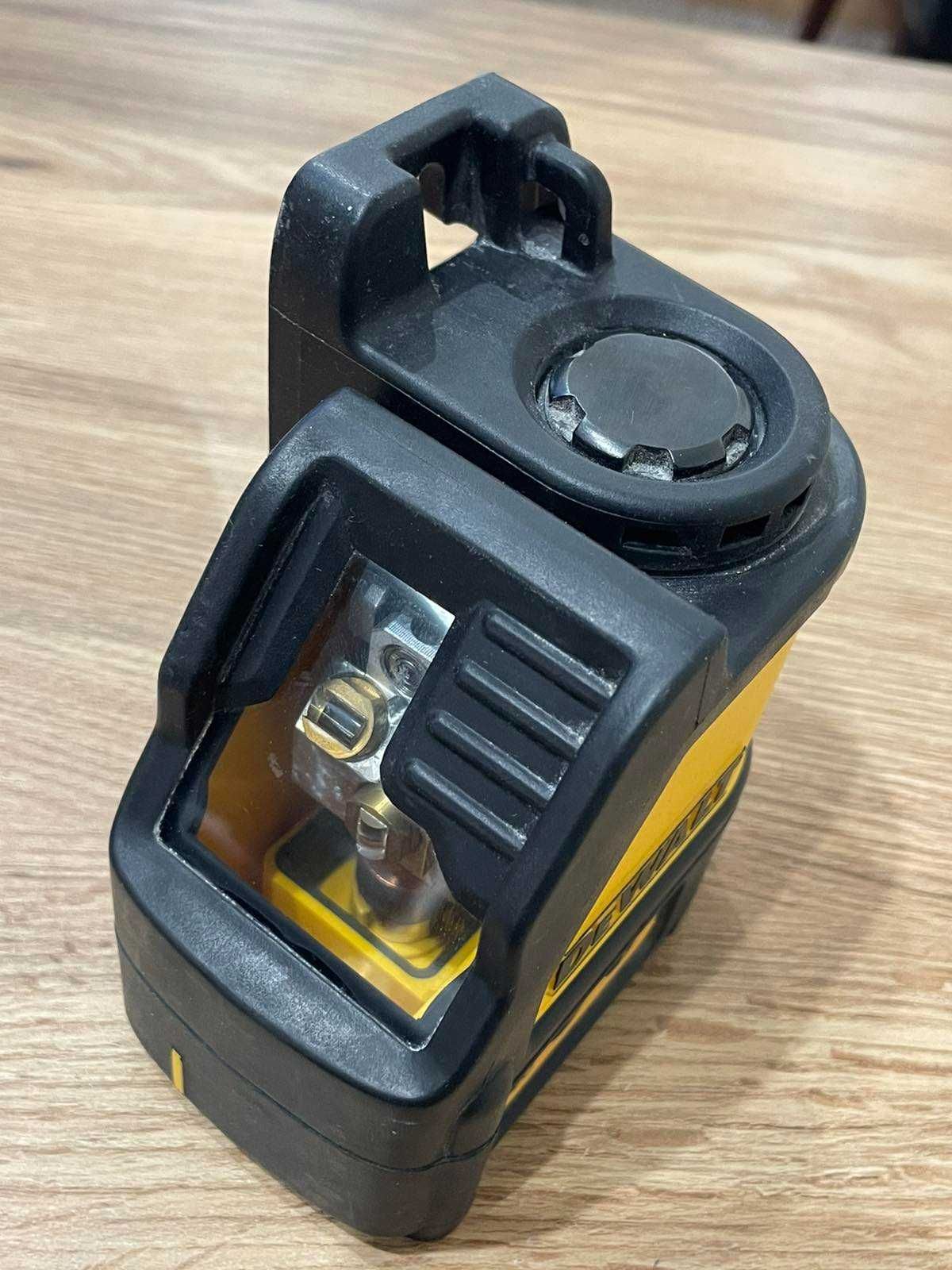 Линеен лазерен нивелир Dewalt DW088K