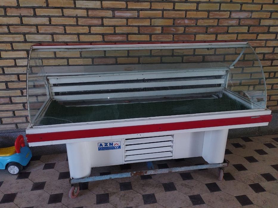 Vetrina xolodelnik srochna sotiladi. Ishlashi va holati yaxshi. 5 mln