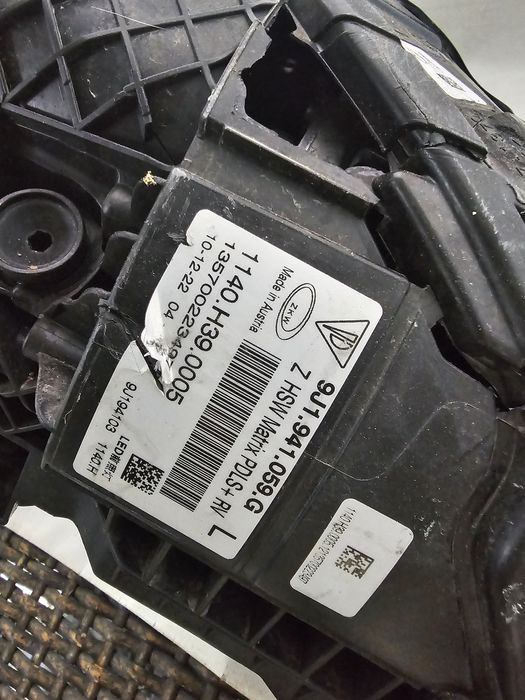 Far stanga matrix led Porsche Taycan cod 9J1941059G