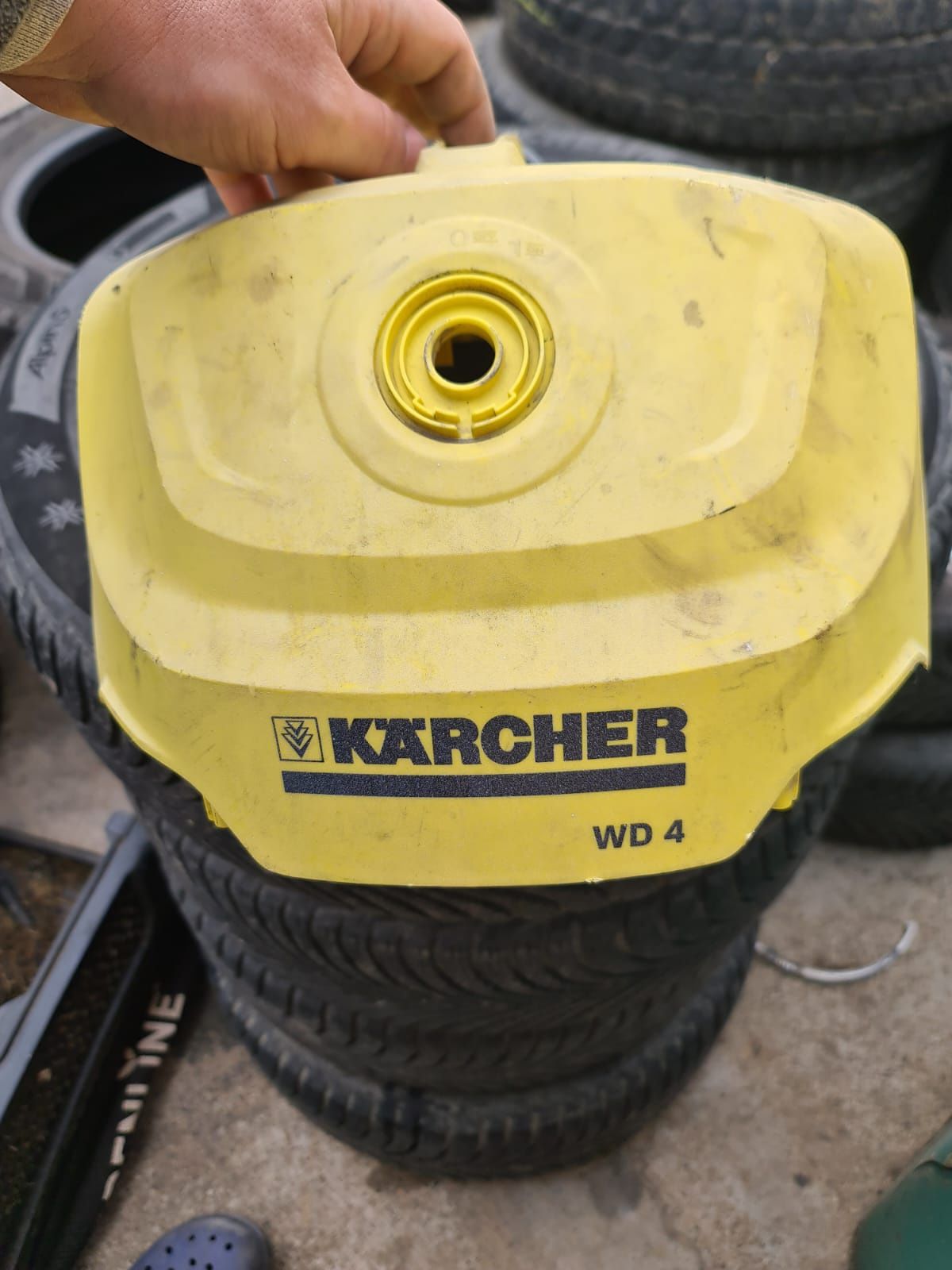 Vând  motor aspirator karcher  VD 4