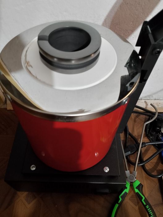 Вертикалната пещ за топене на м