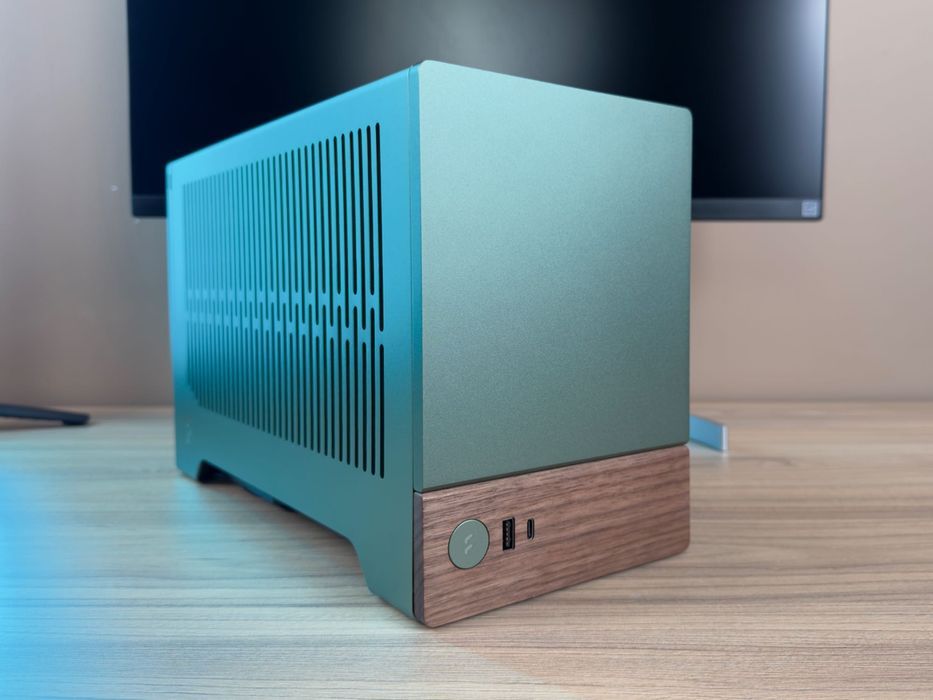 Fractal Terra - ITX / SFF / Ryzen 9800X3D / 64GB / 5070Ti / 4TB
