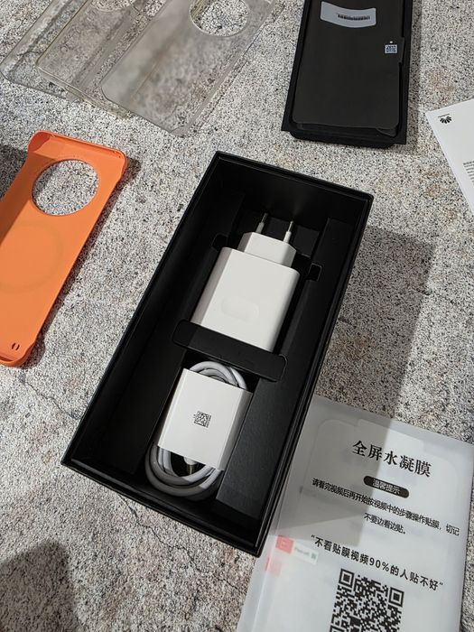 Продавам Huawei mate 50 pro leather edition