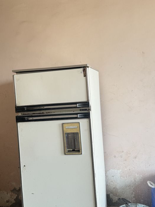 Продаеться холодник