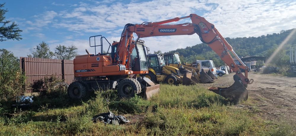 Excavator pe roti Doosan DX 140 W impecabil 2800 ore
