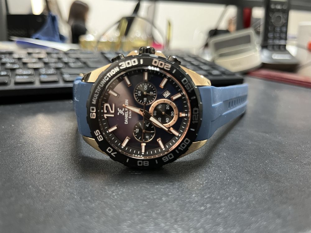 Продам часы DANIEL KLEIN