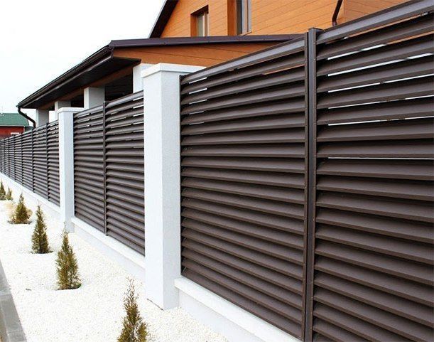 Garduri și porți stil jaluzea șipcă metalică tabla cutata