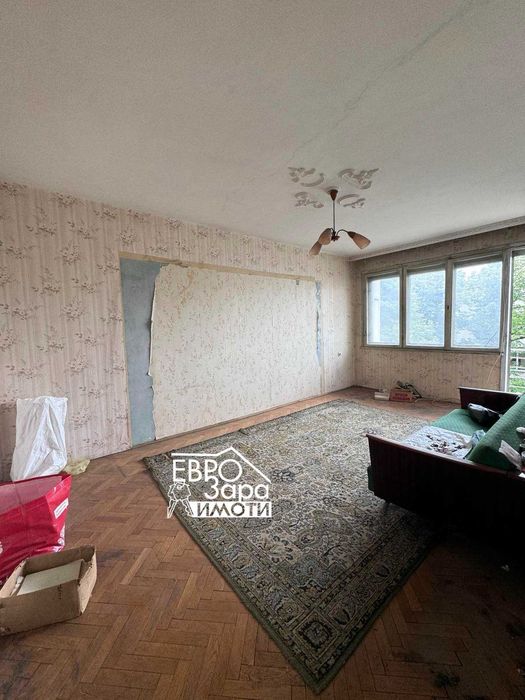 Тристаен апартамент за продажба в района на Второ Основно Училище