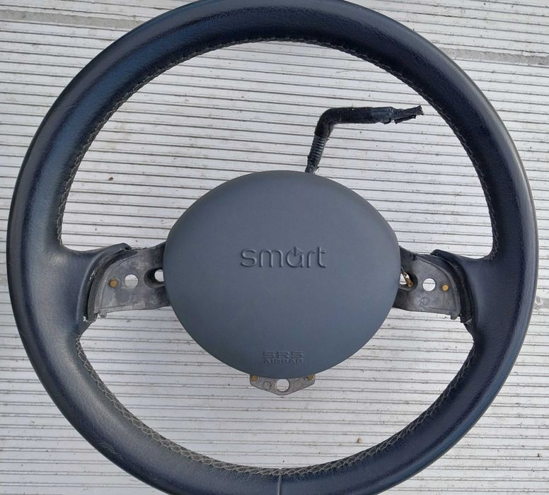 Волани с airbag : Renault , Ford , Smart и Subaru Forester .
