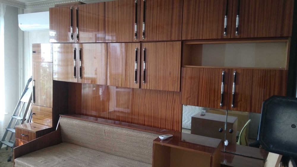 Продавам секция  и други мебели