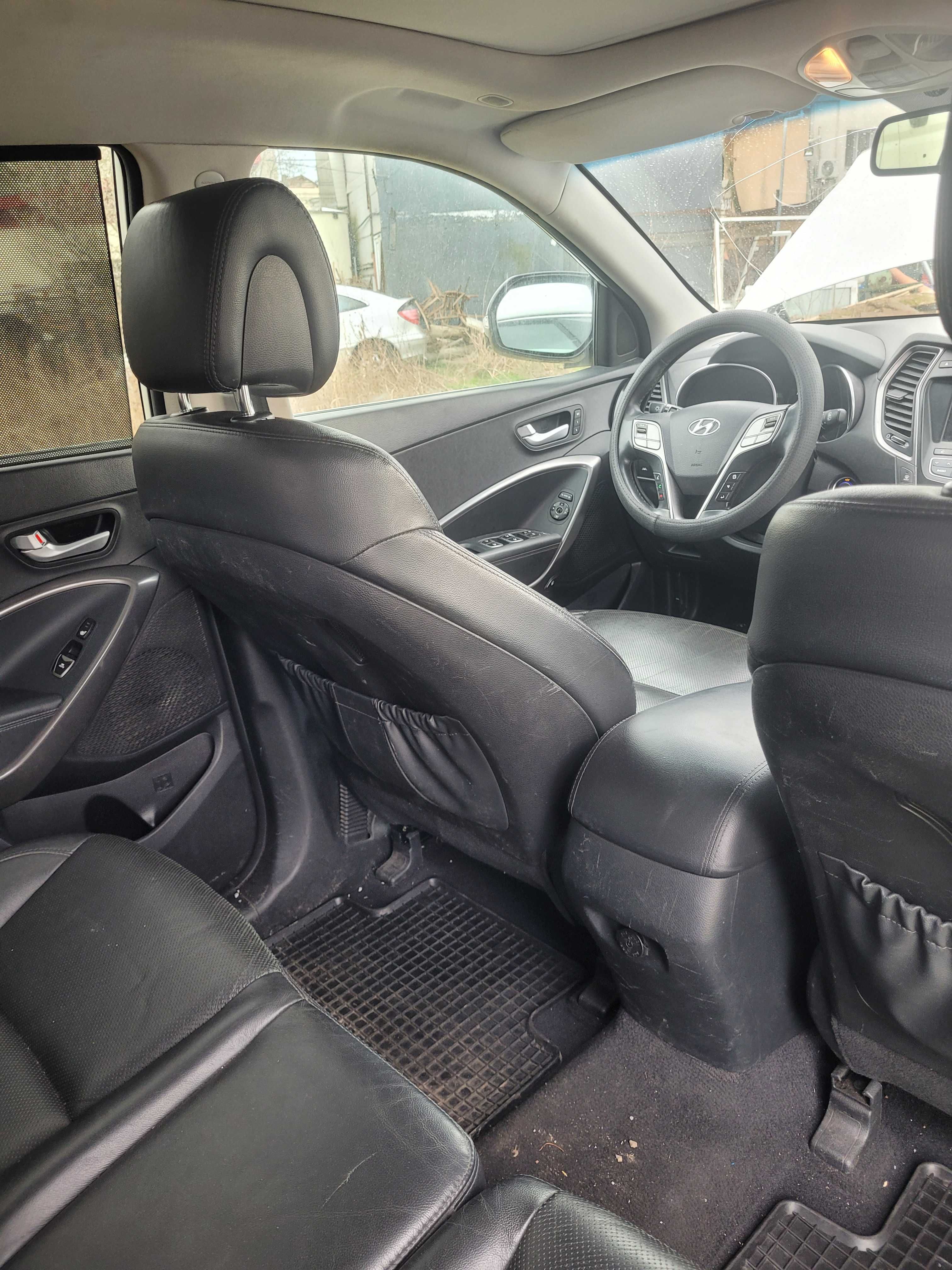 Hyundai Grand Santa Fe 2015 (Automat) avariat