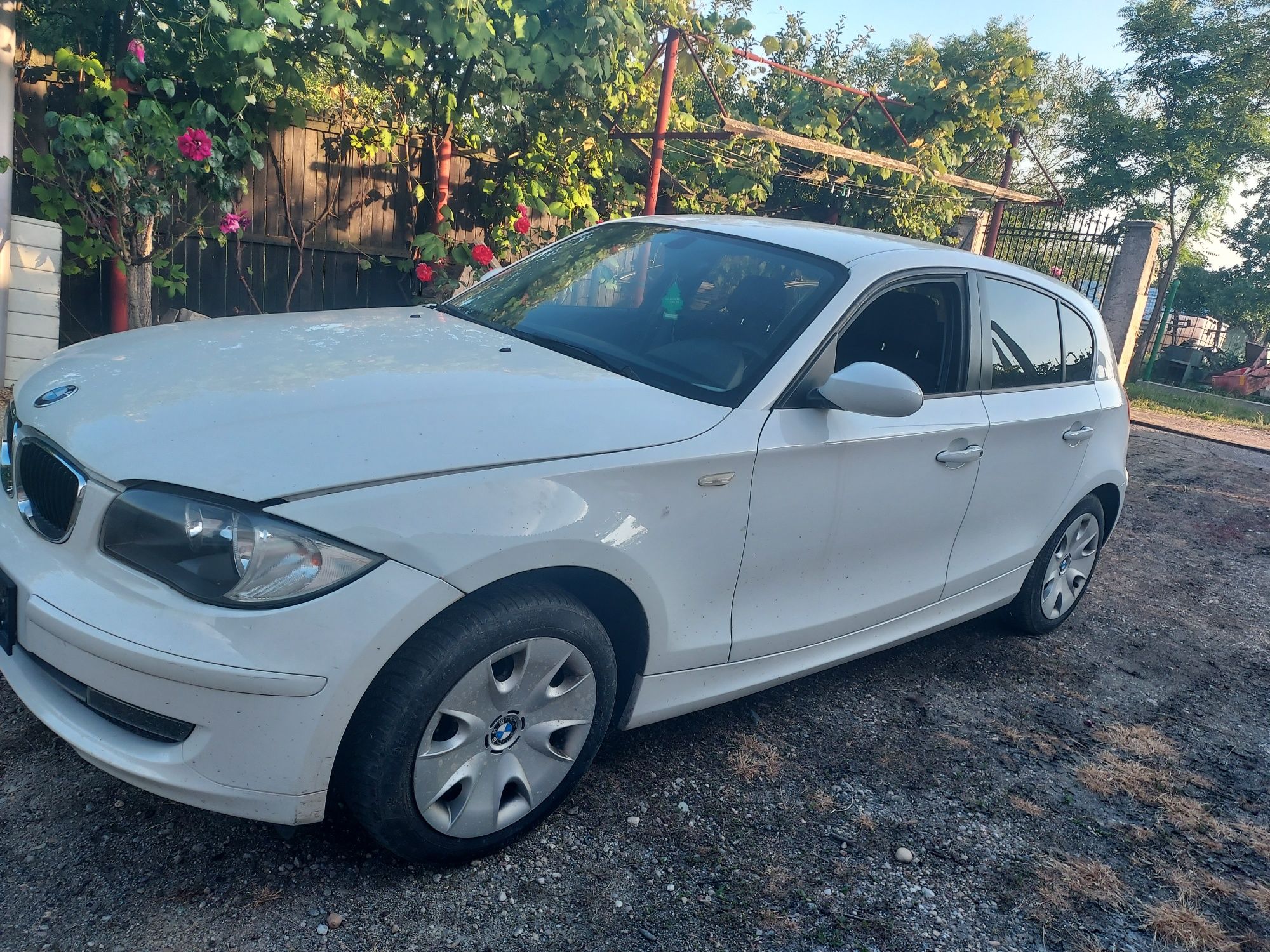 Dezmembrez BMW seria 1 e87 orice piesa