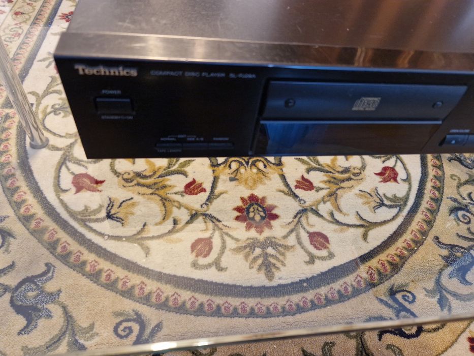 Vând compact Disk player Technics SL PJ28A