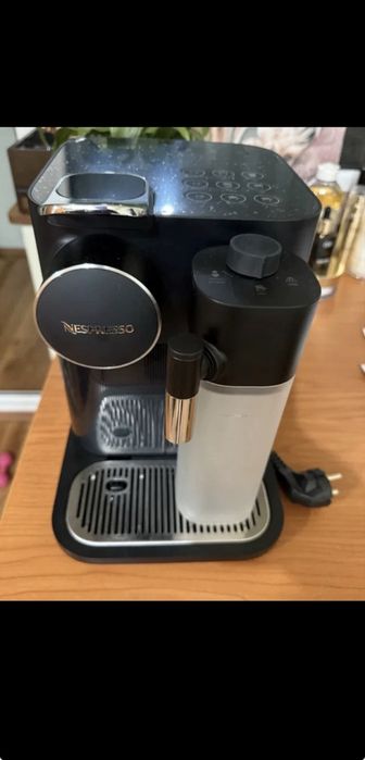 Nespresso Grand Lattissima (DeLonghi) • Stare excelentă