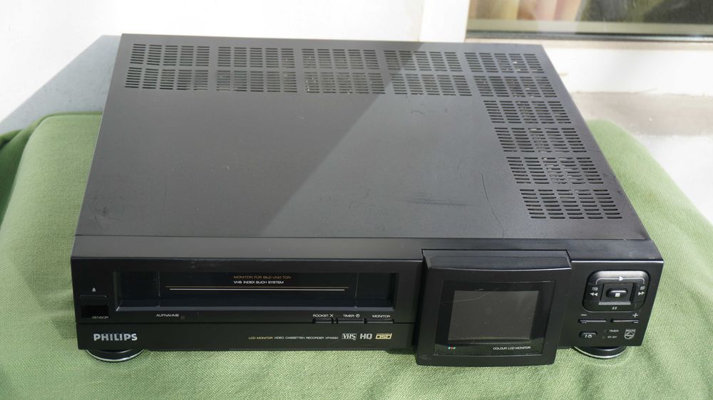 Video recorder VHS Philips VR6880 cu monitor LCD