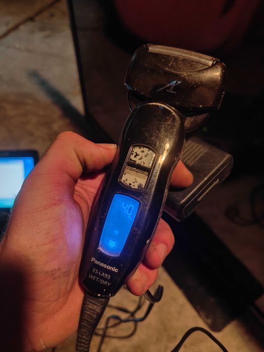 професионална машинка за бръснене Panasonic със зарядно