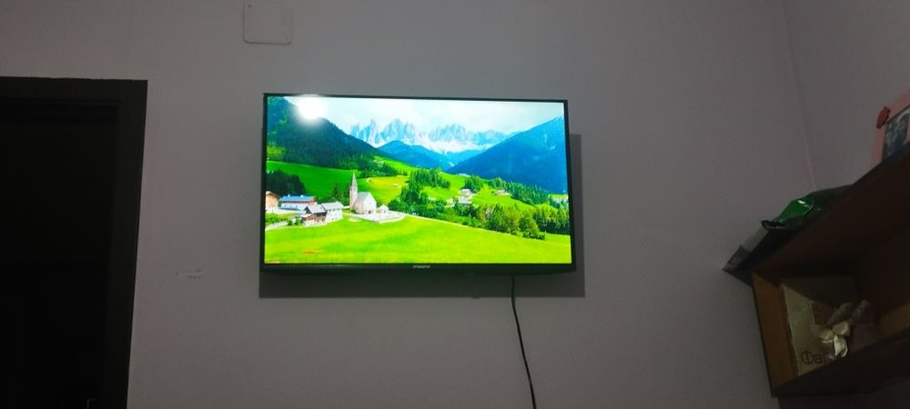 Продается телевизор смарт  32 новый