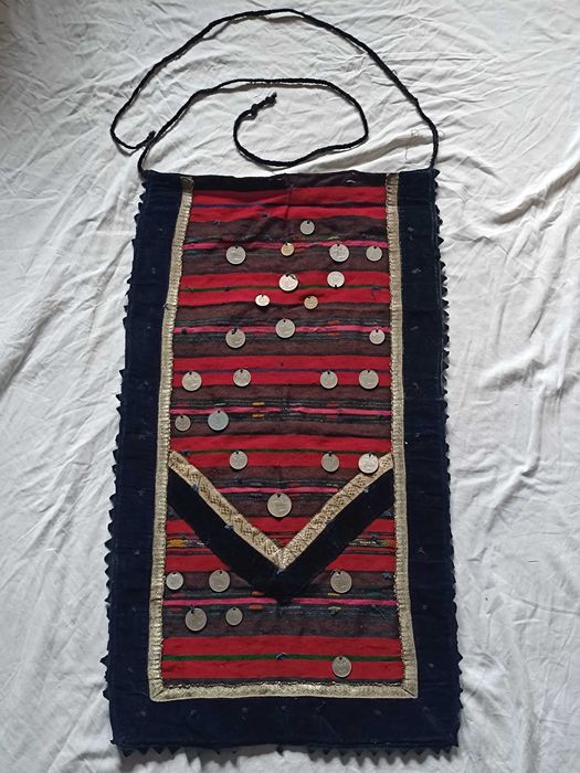 Автентична сърмена престилка с монети