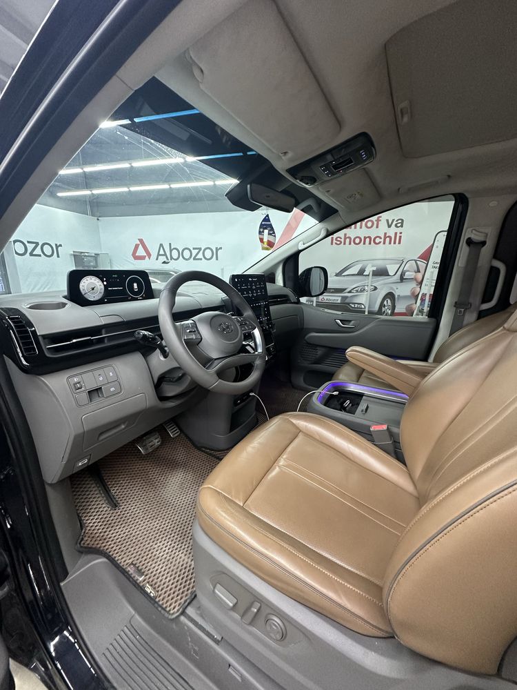 Hyundai staria