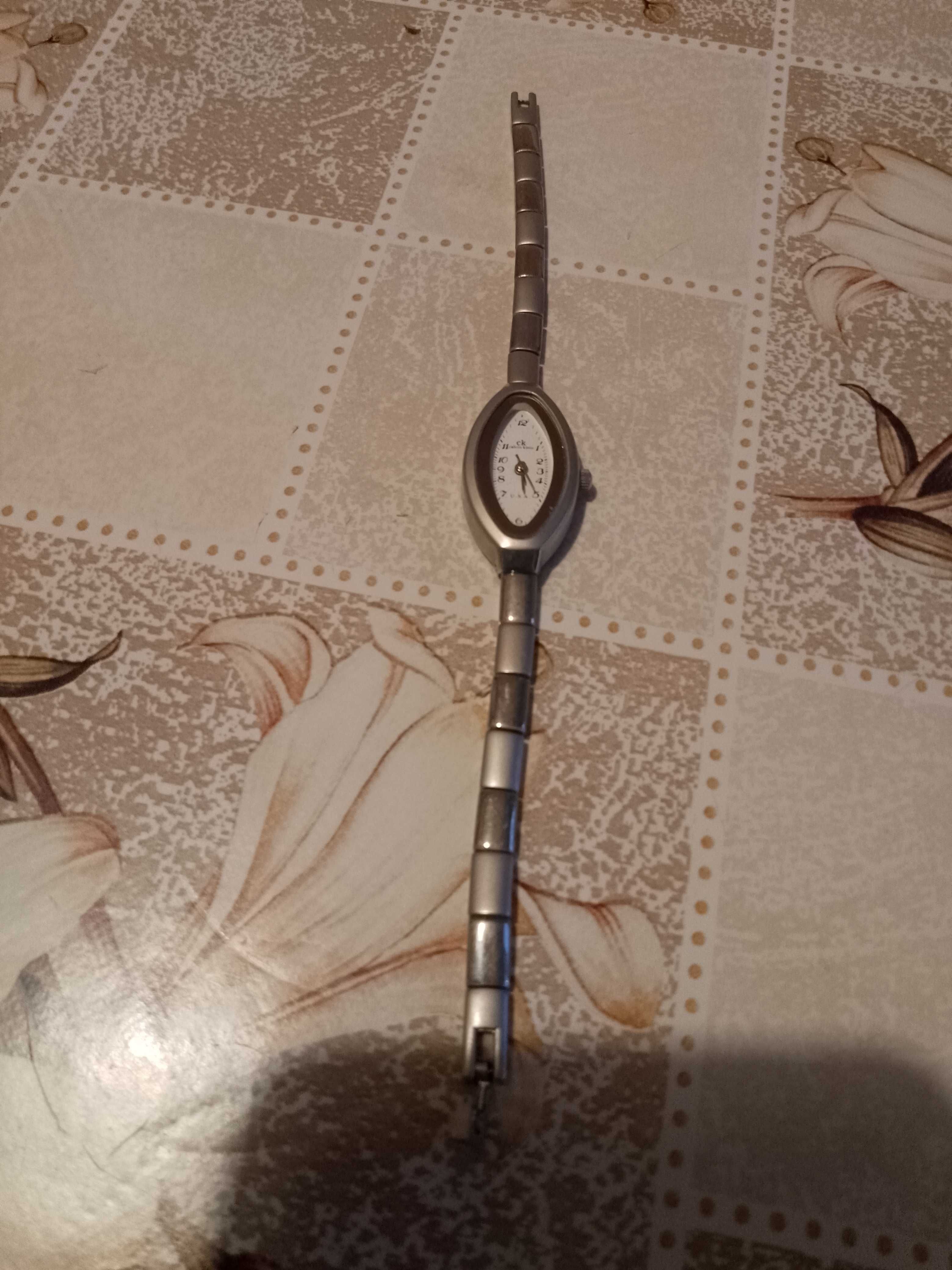 Продавам дамски часовник СК